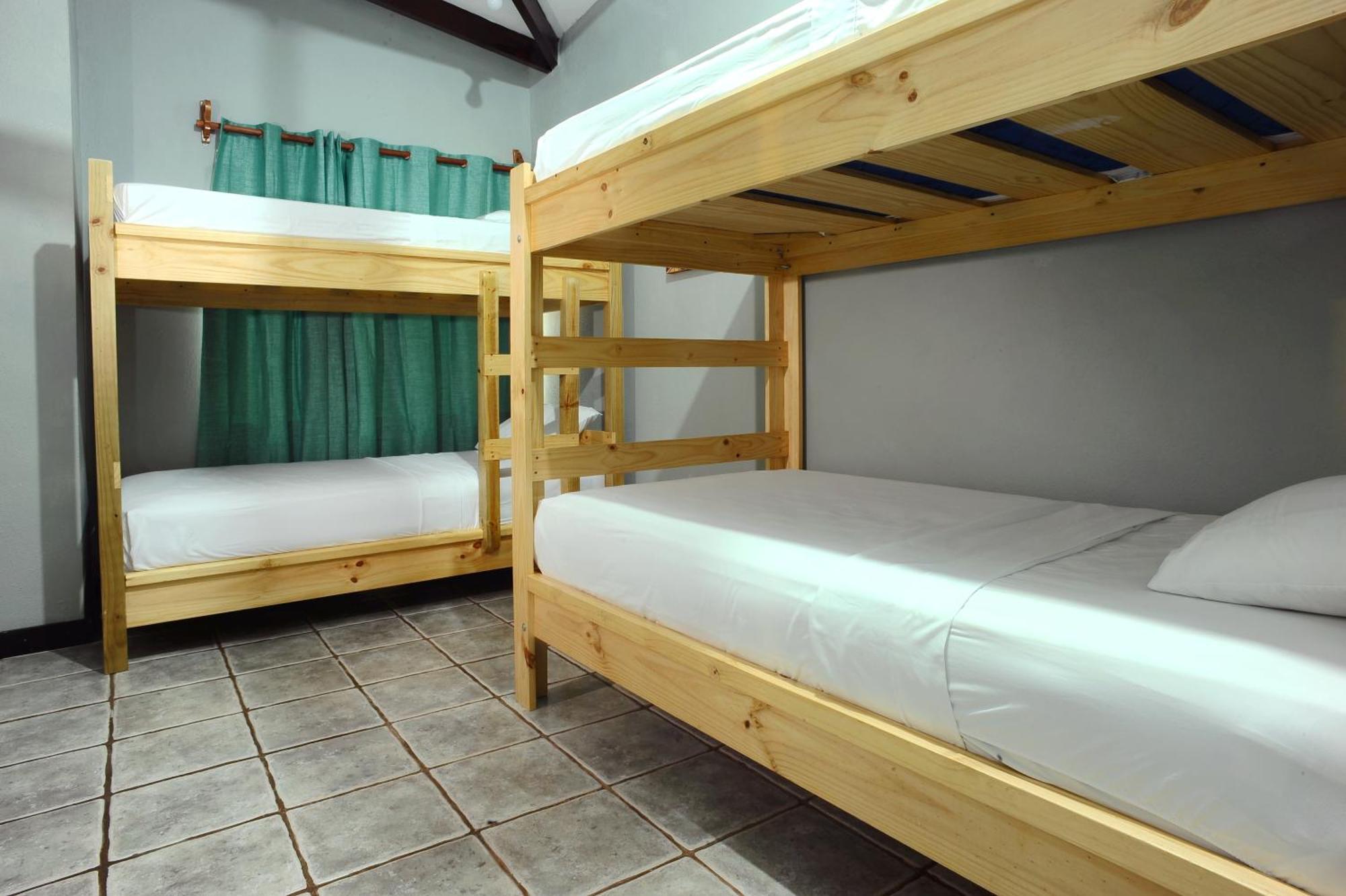 Private Fully Furnished Home At Wide Mouth Frog Hostel Quepos Εξωτερικό φωτογραφία