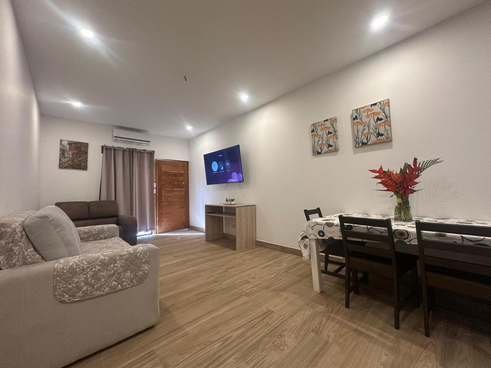 Private Fully Furnished Home At Wide Mouth Frog Hostel Quepos Εξωτερικό φωτογραφία